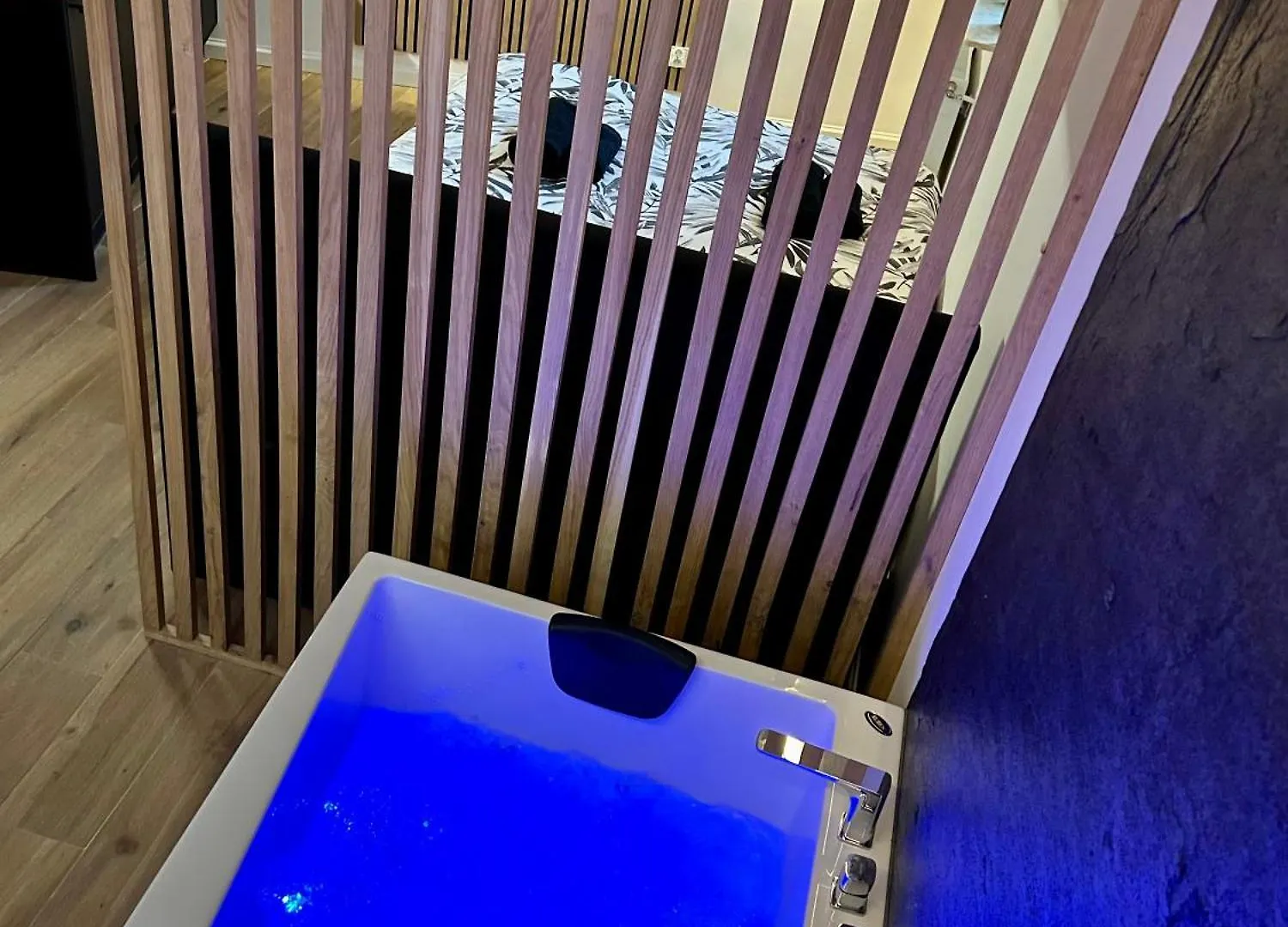 Ocean Black Jacuzzi Cracovia 0*,  Polonia